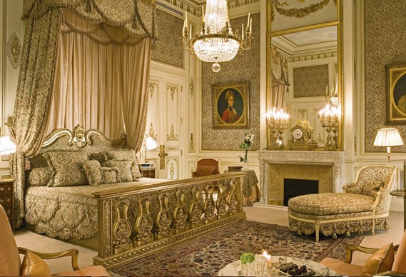 découvrez la rénovation spectaculaire de l'hôtel ritz paris : une alliance raffinée entre héritage historique et design contemporain, offrant luxe, élégance et confort au cœur de la capitale.