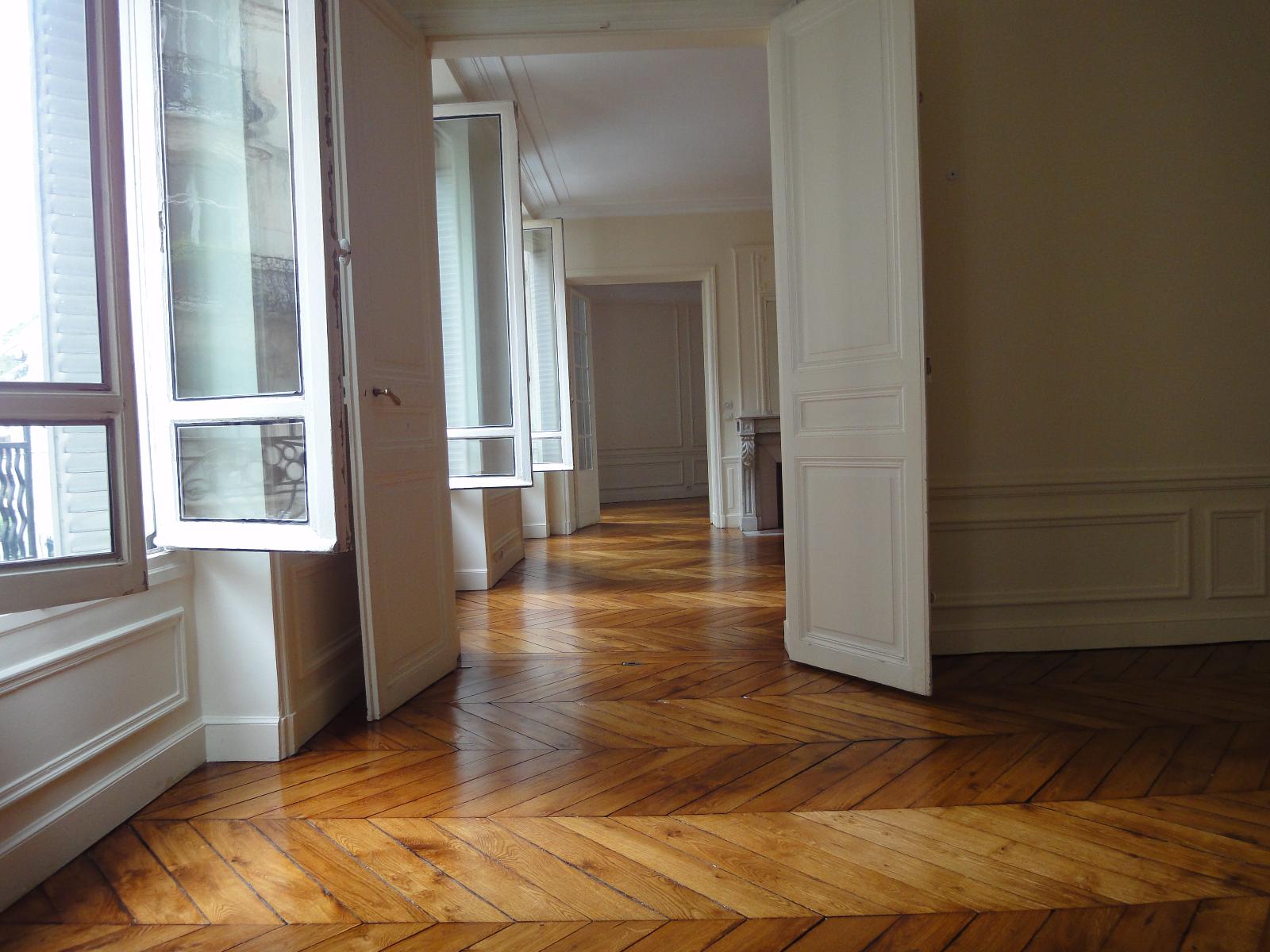 confiez la rénovation de votre parquet à paris 16 à nos experts. redonnez vie à vos sols avec un service professionnel, sur-mesure et de qualité. devis gratuit et intervention rapide.