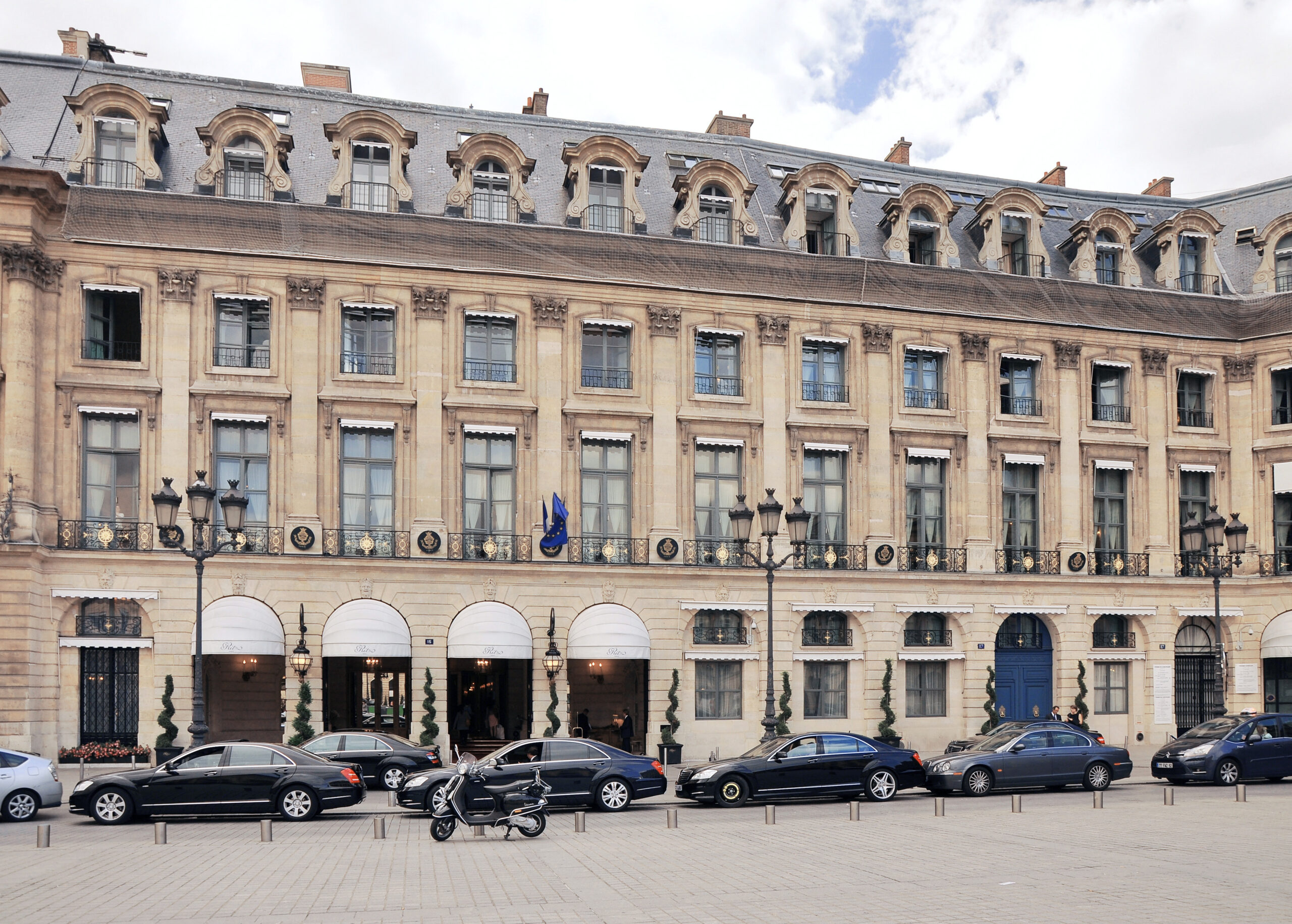 découvrez tout sur la rénovation majeure du ritz paris prévue pour 2025 : modernisation, nouveaux espaces luxueux et préservation du charme historique de l’hôtel emblématique de la place vendôme.