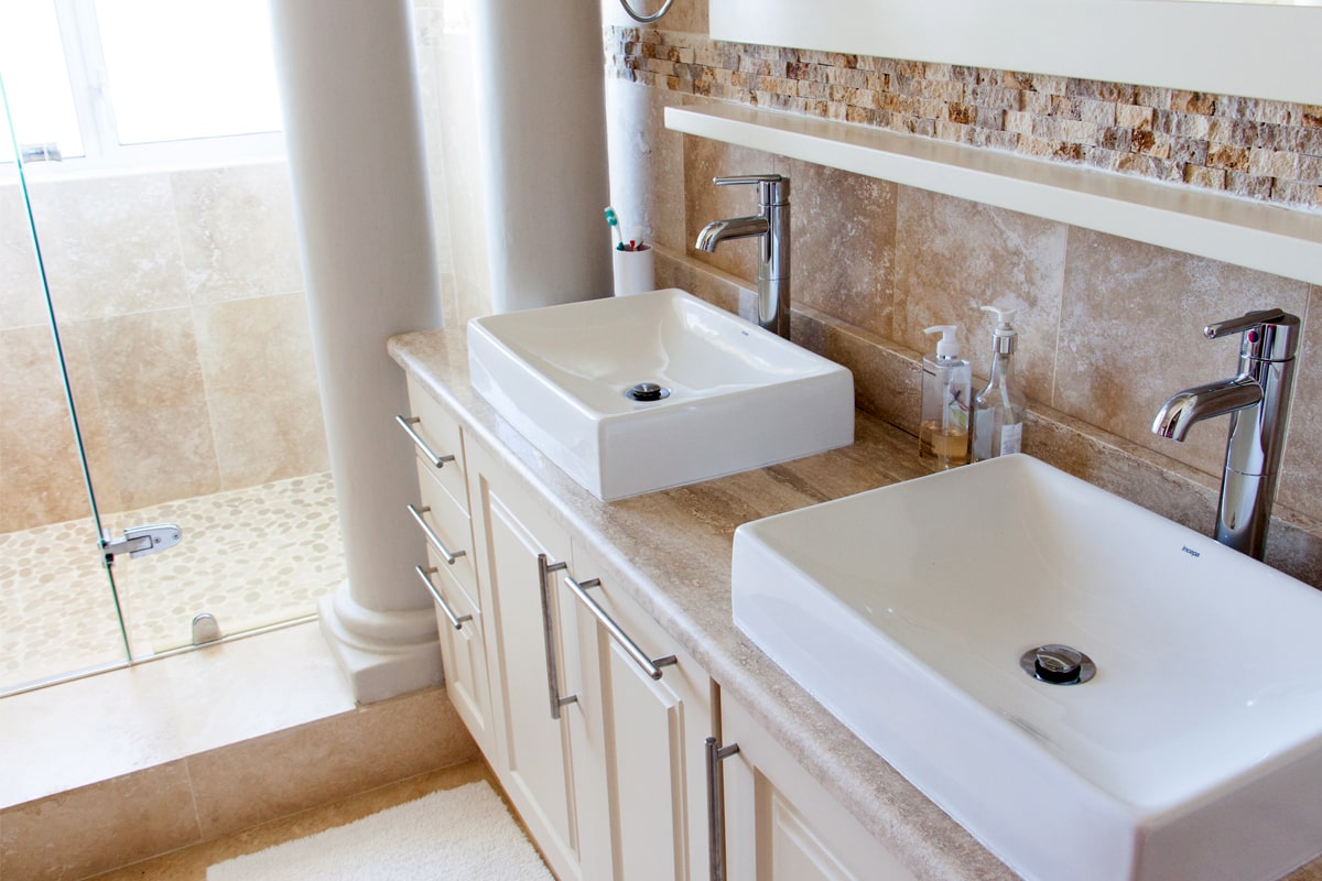 découvrez nos conseils et solutions pour réussir la rénovation de votre salle de bain. idées déco, choix des matériaux, conseils pratiques et tendances pour transformer votre espace en un lieu moderne et fonctionnel.