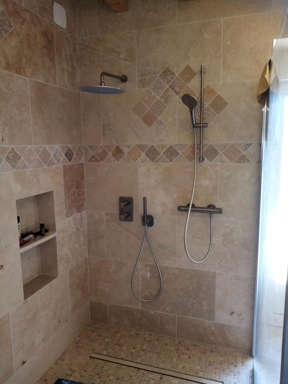 découvrez nos services de rénovation de salle de bain à belloy : conseils personnalisés, solutions sur-mesure et finitions de qualité pour transformer votre espace selon vos envies.