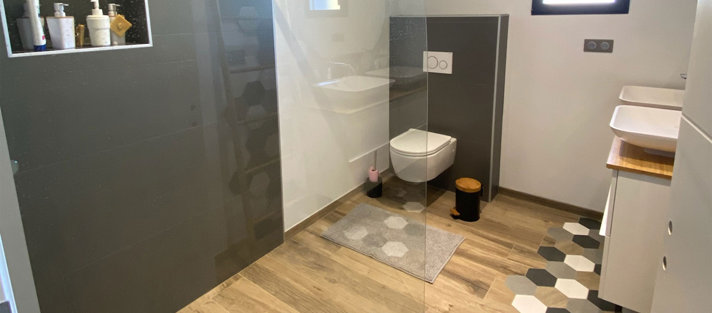 spécialiste en rénovation de salle de bain à bernay-vilbert, nous transformons votre espace avec des solutions sur mesure, modernes et adaptées à votre budget. demandez votre devis gratuit dès maintenant !