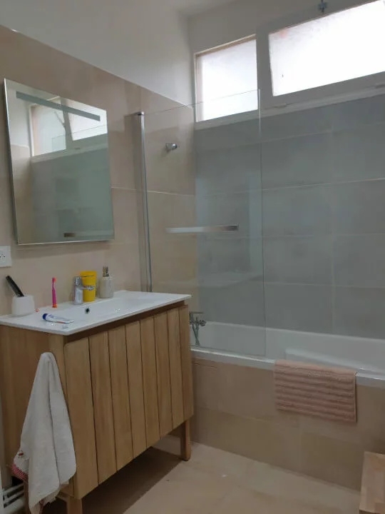 confiez la rénovation de votre salle de bain à brie-comte-robert à des professionnels qualifiés pour un espace moderne, fonctionnel et sur mesure. devis gratuit et conseils personnalisés.