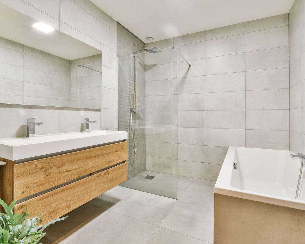 confiez la rénovation de votre salle de bain à chanteloup à une équipe de professionnels expérimentés. devis gratuit, conseils sur-mesure et travaux de qualité pour un nouvel espace moderne et fonctionnel.