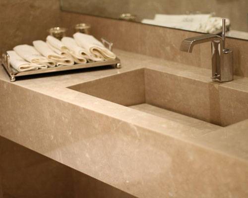 confiez la rénovation de votre salle de bain à fontenay-en-parisis à une équipe professionnelle. transformation sur-mesure, conseils personnalisés et matériaux de qualité pour un espace moderne et fonctionnel.