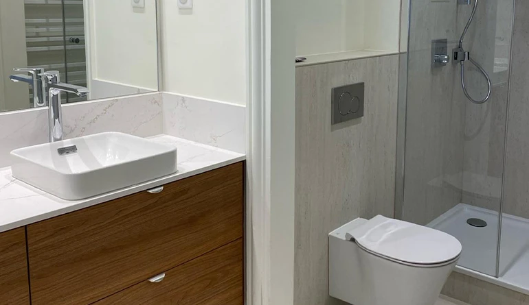 confiez la rénovation de votre salle de bain à fontenay-en-parisis à nos experts. modernisation, aménagement, conseils personnalisés et devis gratuit pour créer l’espace bien-être de vos envies.