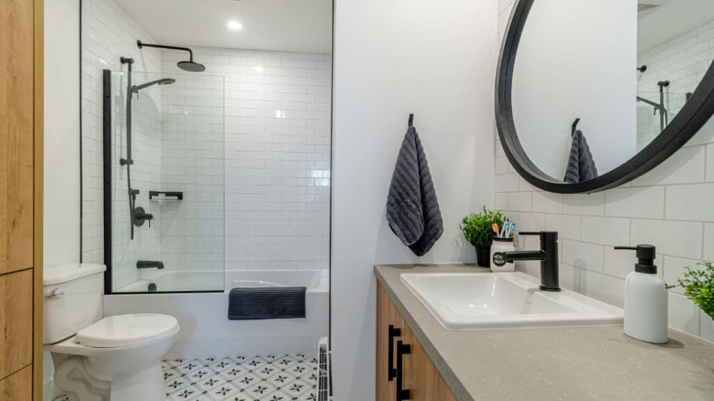 confiez la rénovation de votre salle de bain moderne à des experts. idées, matériaux, conseils et inspirations pour transformer votre espace selon les dernières tendances design.