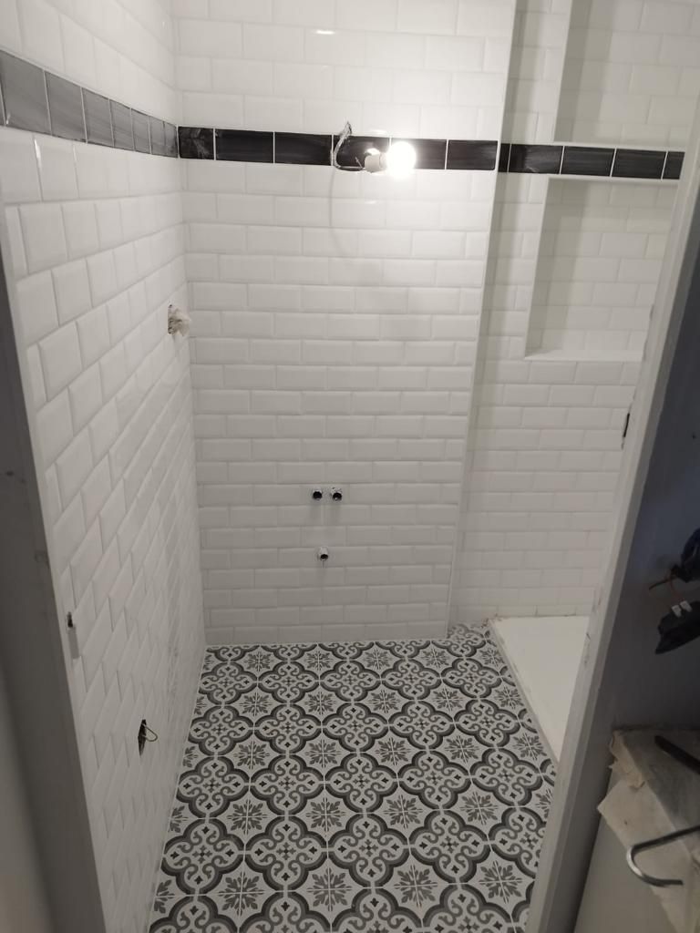 confiez la rénovation de votre salle de bain à paris 16 à des experts. profitez d’un accompagnement personnalisé, de conseils déco et de travaux soignés pour un espace moderne, fonctionnel et élégant.