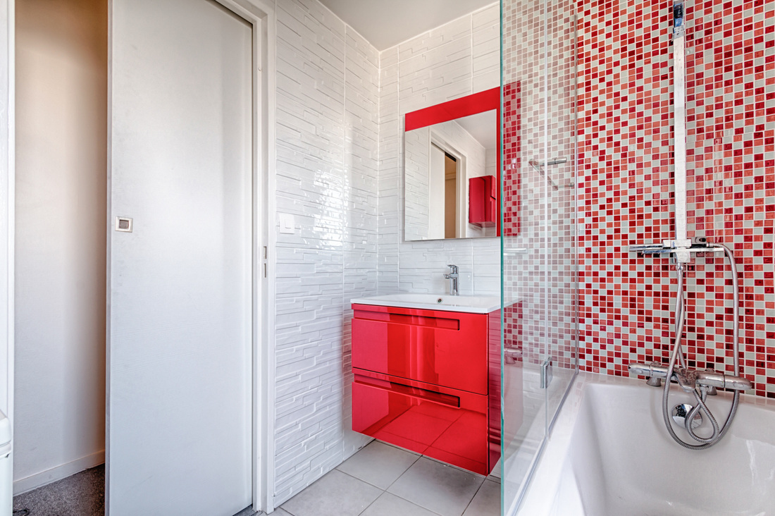 confiez la rénovation de votre salle de bain à paris 19 à des experts ! profitez de conseils personnalisés, d’un accompagnement sur-mesure et de travaux de qualité pour moderniser votre espace selon vos envies.
