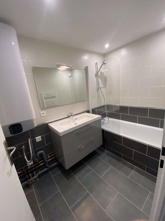 confiez la rénovation de votre salle de bain à rueil-malmaison à des experts pour un espace moderne, fonctionnel et à votre image. devis gratuit et accompagnement personnalisé.