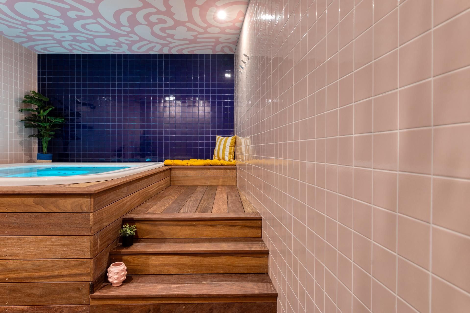 confiez la rénovation de votre salle de bain à villecresnes à des experts qualifiés. modernisez votre espace avec des solutions sur-mesure, du conseil à la réalisation. devis gratuit et travaux soignés.