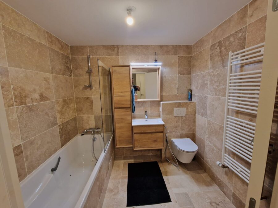 transformez votre salle de bains à 77510 avec notre service de rénovation sur mesure. de la conception à la finition, profitez d'un espace moderne, fonctionnel et élégant adapté à vos besoins.