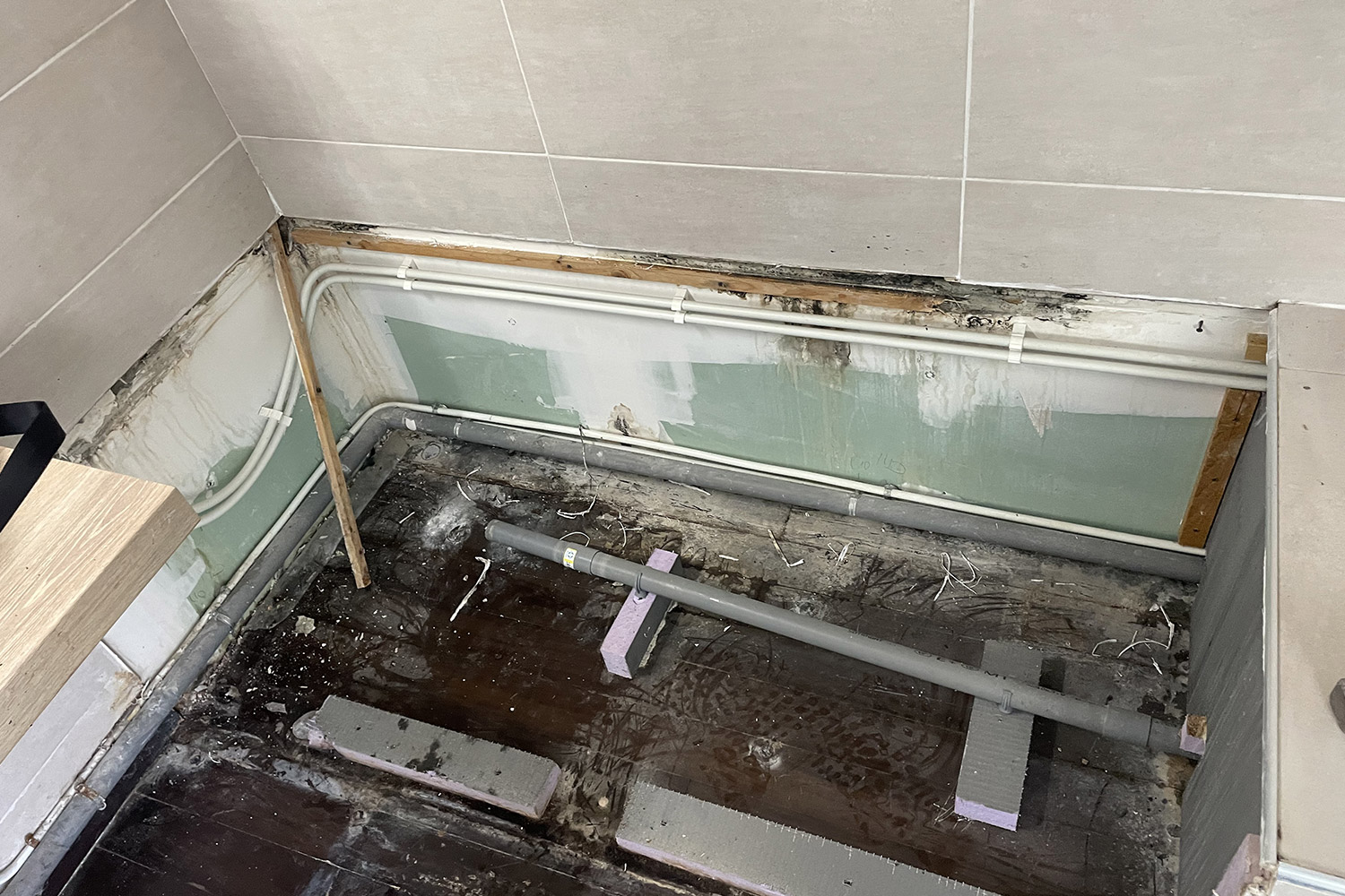 confiez la rénovation de votre salle de bains à des professionnels dans le 77580. modernisation, optimisation de l'espace et installation de sanitaires de qualité. devis gratuit et conseils personnalisés.