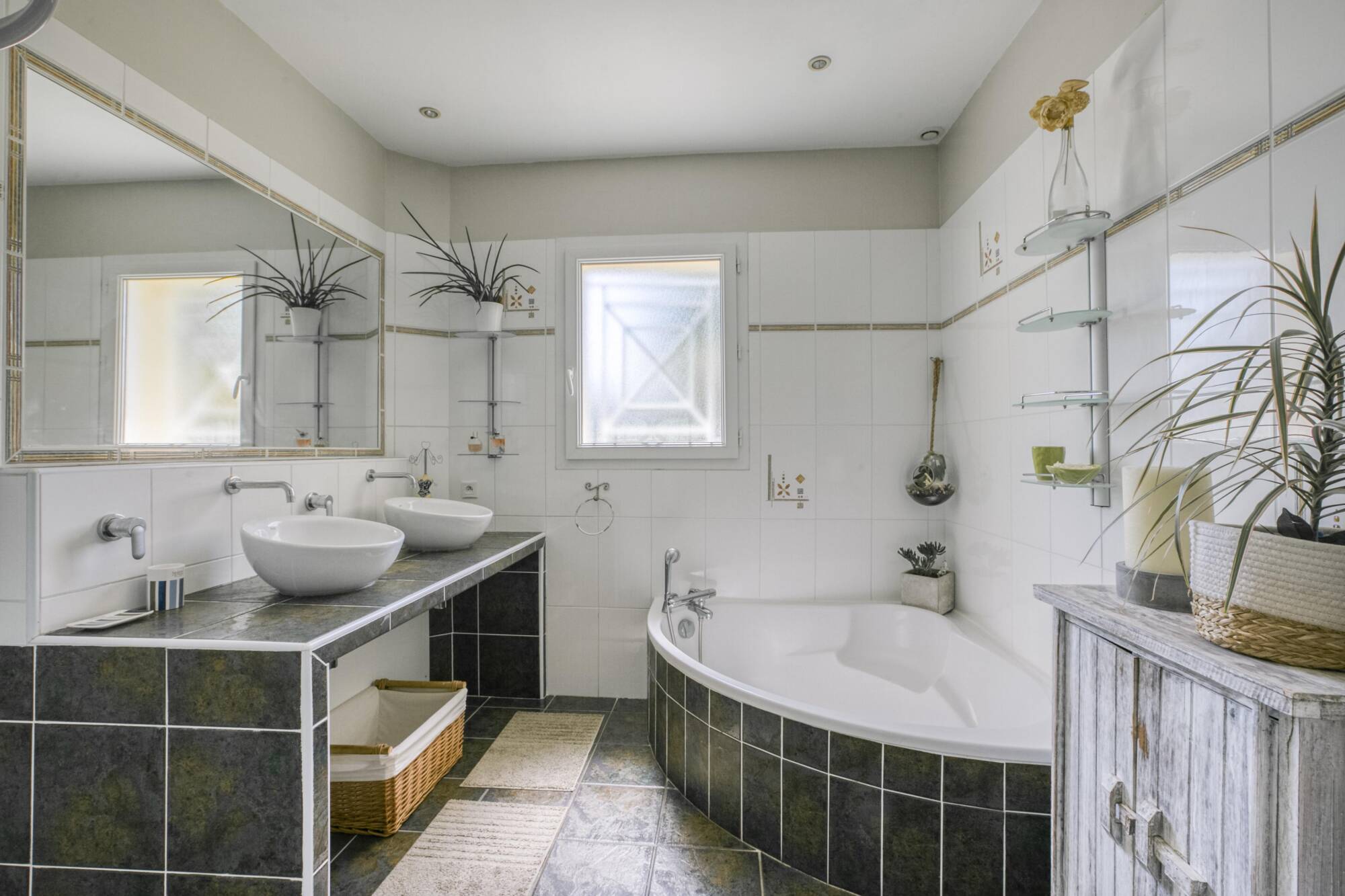 confiez la rénovation de votre salle de bains à des experts à 91740. modernisez votre espace avec nos solutions sur mesure, travaux de qualité et devis gratuit !