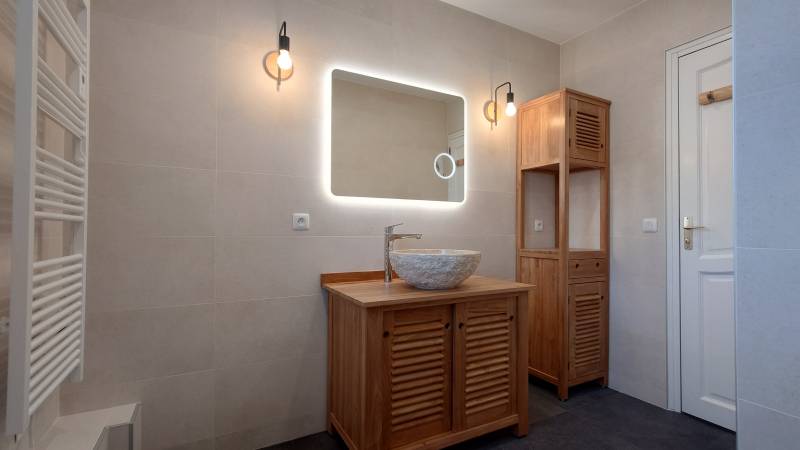 confiez la rénovation de votre salle de bains à bernes-sur-oise en 2025 à des experts. conception sur mesure, travaux de qualité et conseils personnalisés pour un espace moderne et fonctionnel.