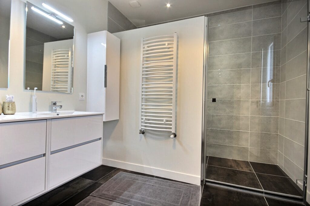 confiez la rénovation de votre salle de bains à bonneuil à des professionnels. modernisation, optimisation de l’espace et conseils personnalisés pour un projet clé en main adapté à vos besoins.