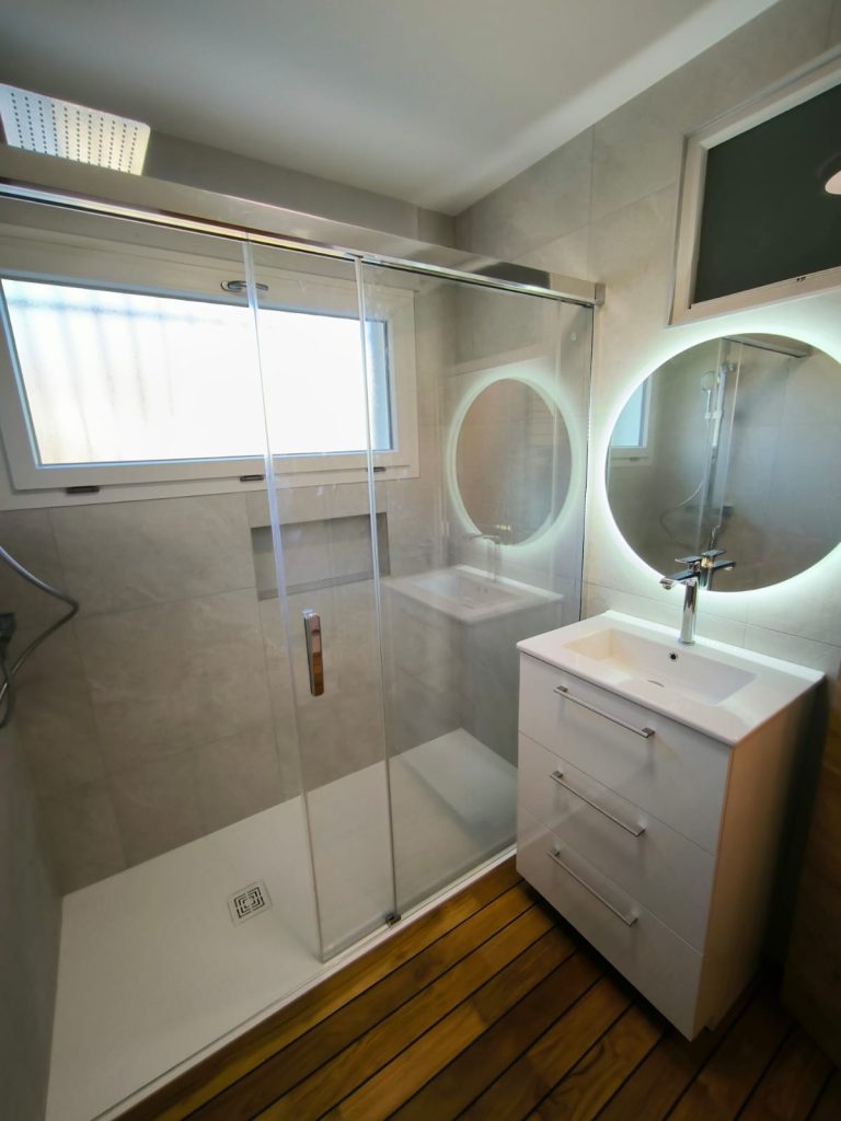 confiez la rénovation de votre salle de bains à bréançon en 2025 à des professionnels qualifiés. modernisation, agencement sur mesure et conseils personnalisés pour un espace fonctionnel et élégant. demandez votre devis gratuit !