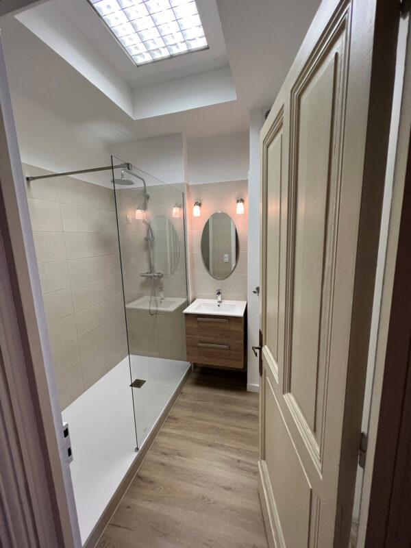 confiez la rénovation de votre salle de bains à buhy en 2025 à des experts. modernisez votre espace avec des solutions sur mesure, un design contemporain et des finitions de qualité. demandez votre devis gratuit dès maintenant !