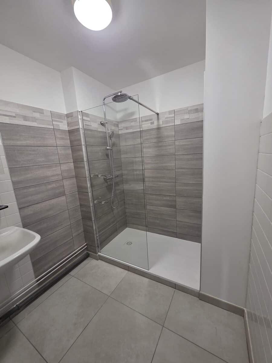 confiez la rénovation de votre salle de bains à champmotteux en 2025 à des experts. solutions modernes, équipements de qualité et créations sur mesure pour sublimer votre espace bien-être.