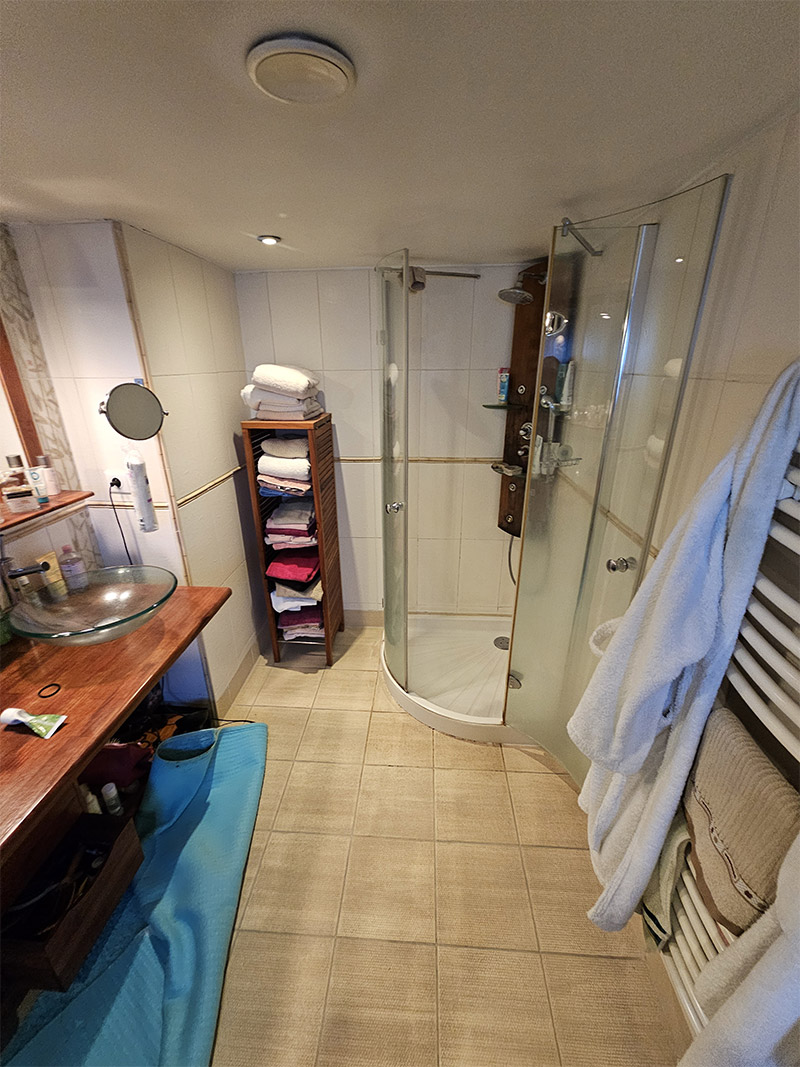 confiez la rénovation de votre salle de bains à chessy à des spécialistes. modernisation, agencement sur-mesure et finitions de qualité pour un espace à votre image.