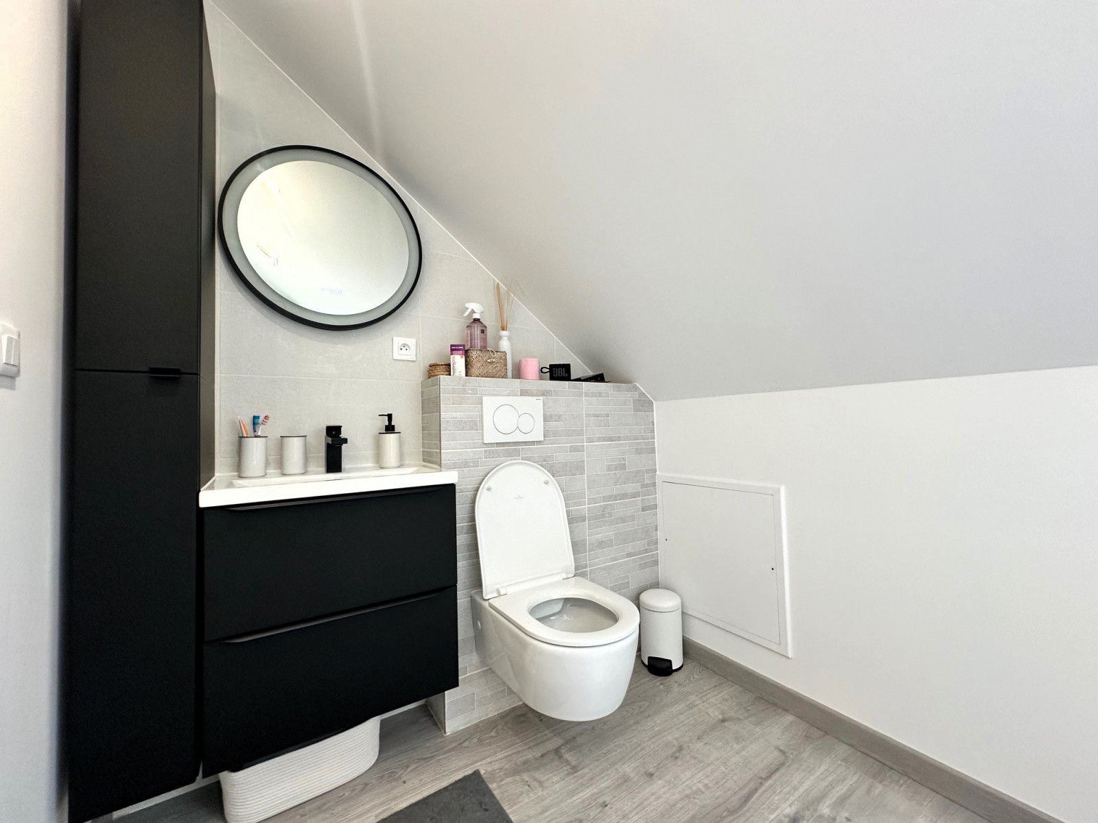 confiez la rénovation de votre salle de bains à ecquevilly à des experts. modernisation, aménagement sur-mesure et finitions de qualité pour un espace fonctionnel et élégant.