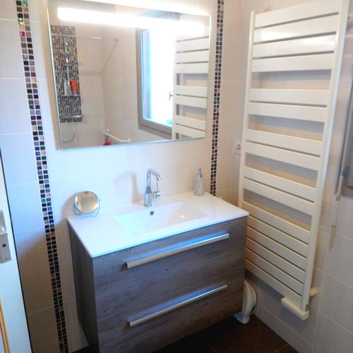 confiez la rénovation de votre salle de bains à ennery à des experts ! modernisez votre espace avec des solutions sur-mesure, design et fonctionnelles. devis gratuit et conseils personnalisés.