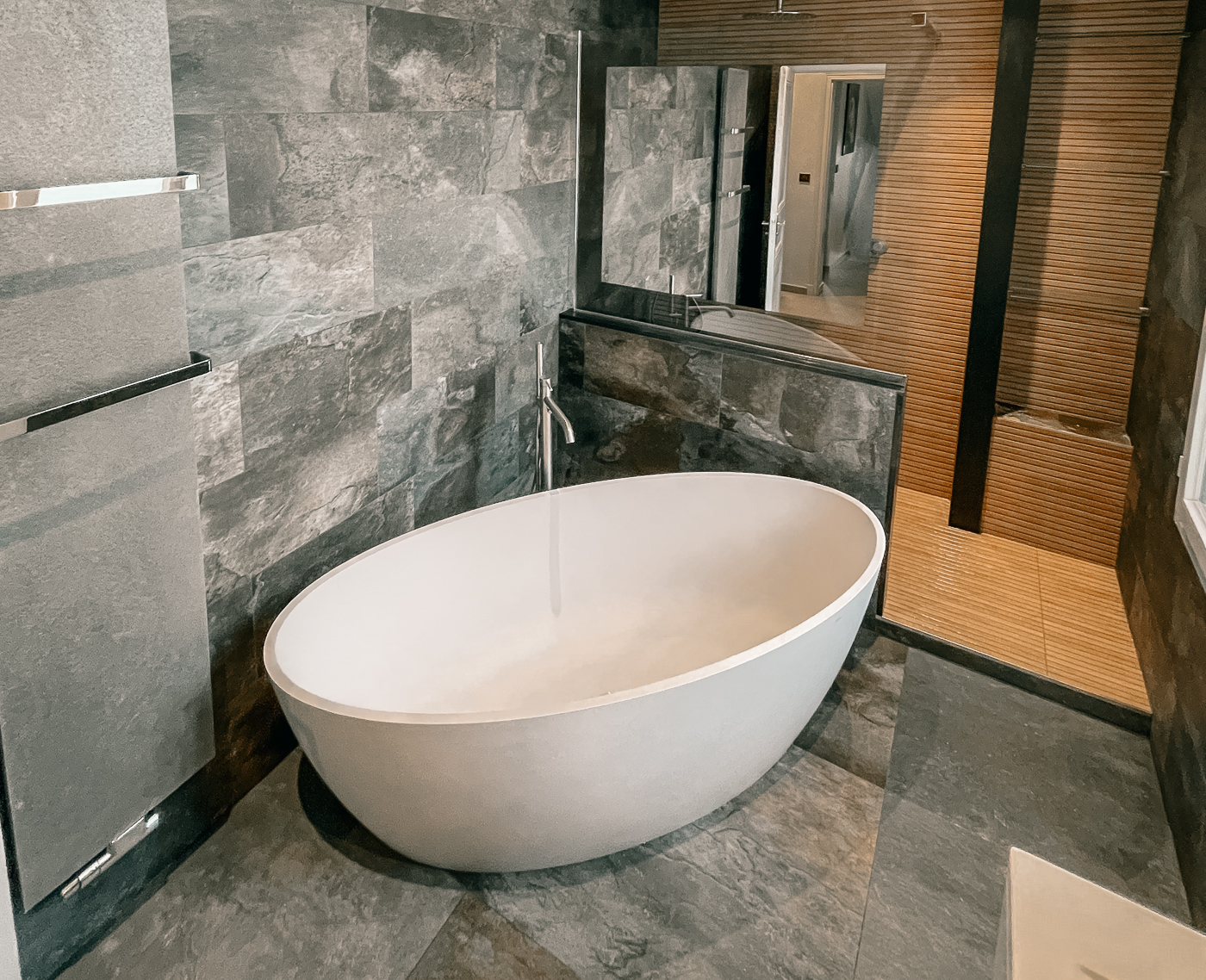 confiez la rénovation de votre salle de bains à fontains en 2025 à des experts qualifiés. modernisez votre espace avec des solutions sur mesure, des matériaux durables et un accompagnement personnalisé. demandez votre devis gratuit !