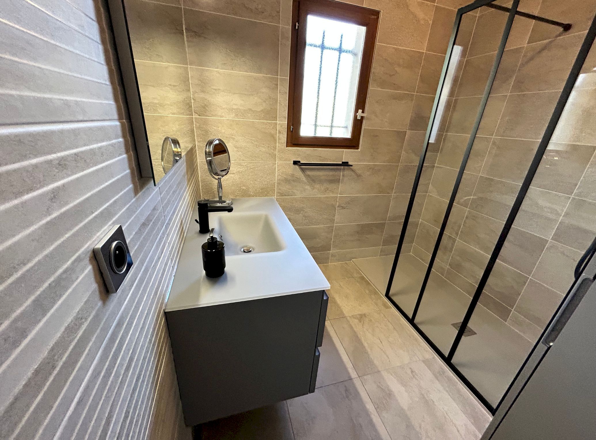 confiez la rénovation de votre salle de bains à jambville en 2025 à des experts qualifiés. modernisez votre espace avec des solutions personnalisées, esthétiques et durables pour un confort optimal au quotidien.