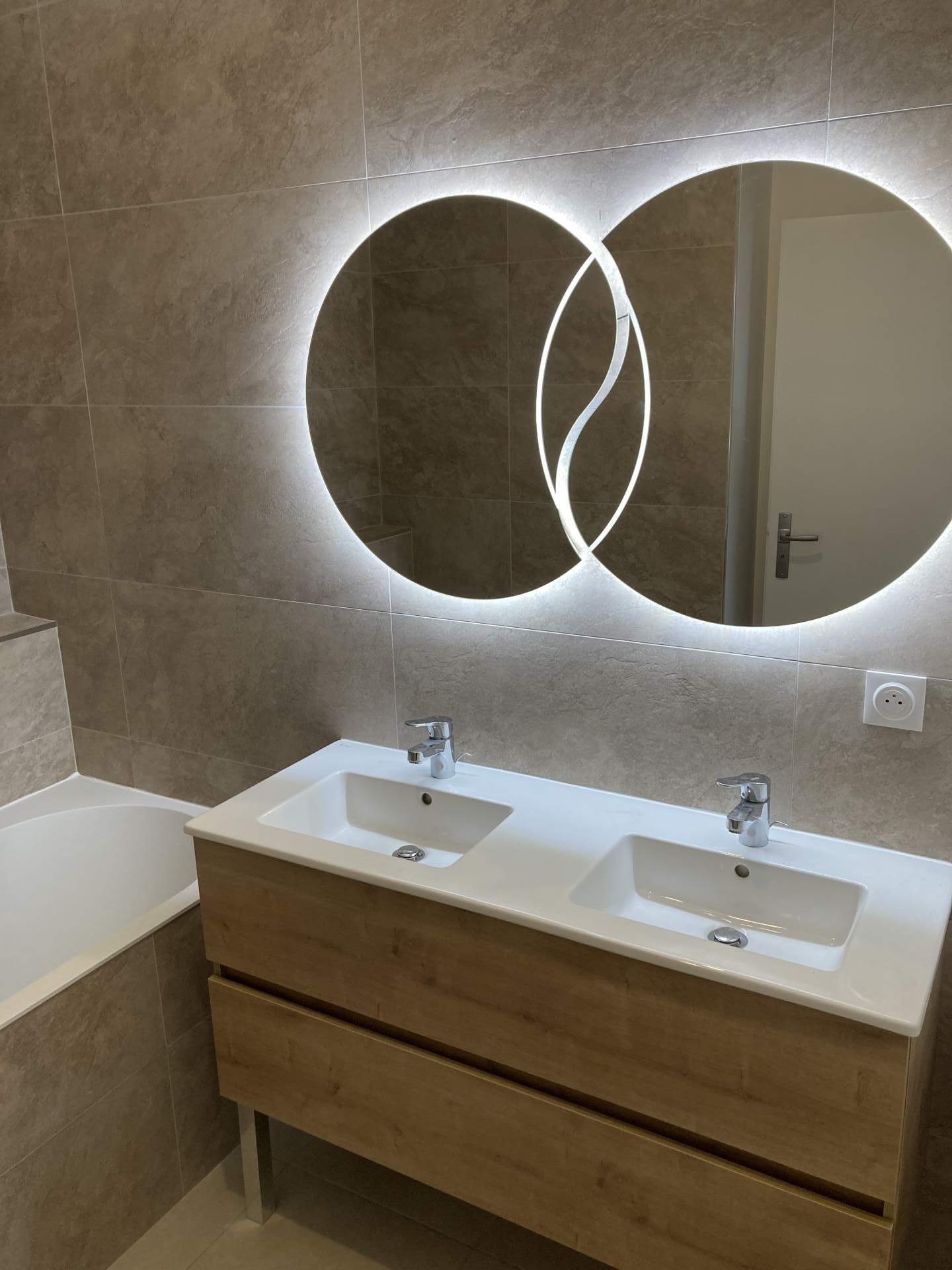 confiez la rénovation de votre salle de bains au perray-en-yvelines en 2025 à des experts. modernisation, conseils personnalisés et résultats soignés pour un espace fonctionnel et esthétique.