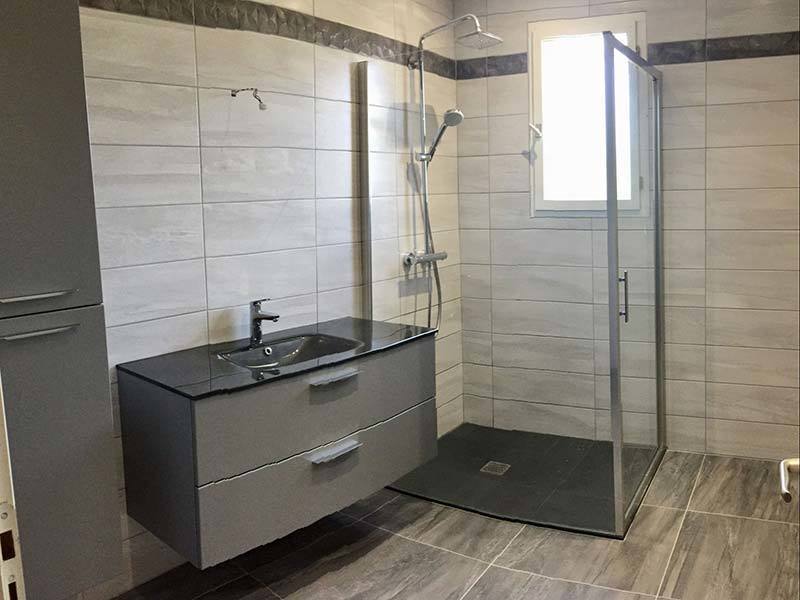 confiez la rénovation de votre salle de bains à limoges en 2025 à des experts qualifiés. modernisation, optimisation de l’espace et designs tendance pour une salle de bains sur-mesure et confortable. demandez votre devis gratuit !