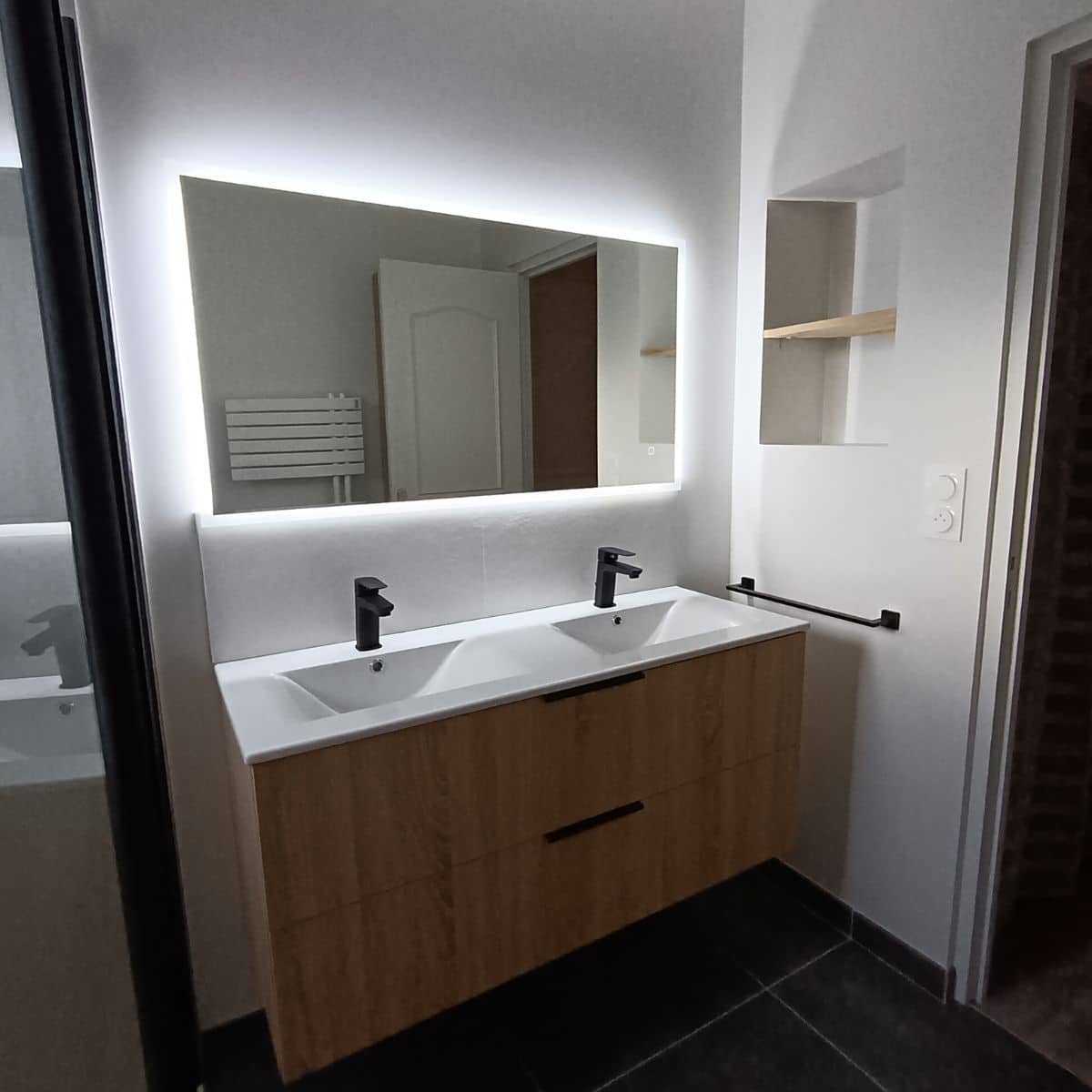 confiez la rénovation de votre salle de bains à mareil-le-guyon en 2025 à des experts. conseils, modernisation, design et travaux sur mesure pour un espace confortable et tendance !