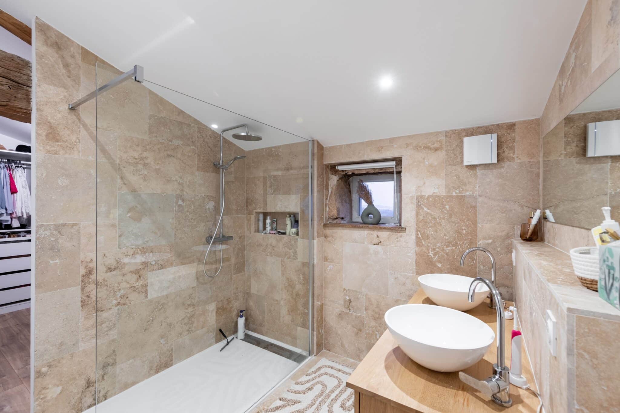 confiez la rénovation de votre salle de bains à stains à des experts qualifiés. travaux sur mesure, modernisation, aménagement et conseils personnalisés pour un espace fonctionnel et élégant.