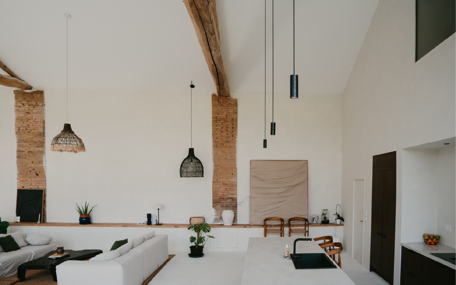 confiez votre projet de rénovation totale à nos experts : modernisez, transformez et valorisez votre habitat grâce à des solutions personnalisées et un accompagnement sur mesure.