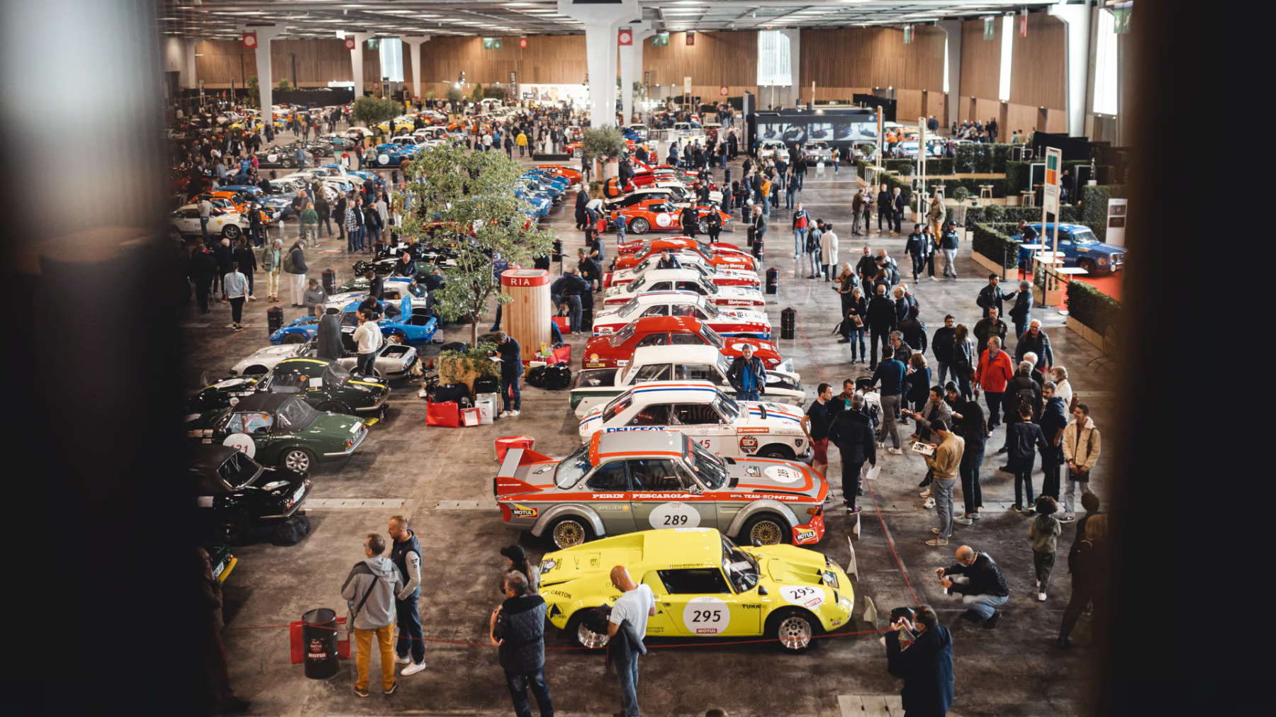 confiez la rénovation de votre voiture à paris à des professionnels expérimentés. redonnez une seconde vie à votre véhicule grâce à des prestations sur mesure : carrosserie, peinture, sellerie, nettoyage et entretien.