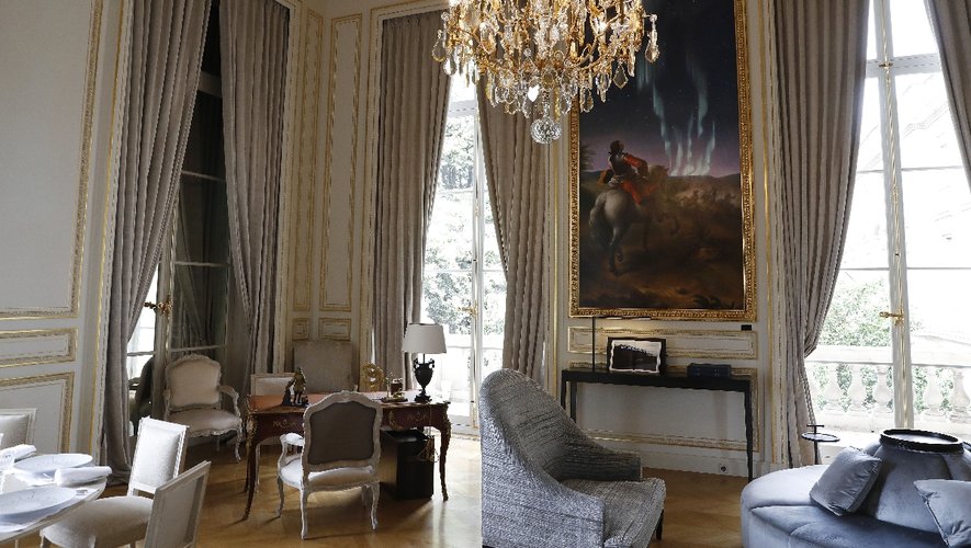 découvrez les rénovations spectaculaires de l'hôtel crillon : un mélange raffiné de luxe, d’histoire et de modernité au cœur de paris. plongez dans l’élégance réinventée de ce palace emblématique.
