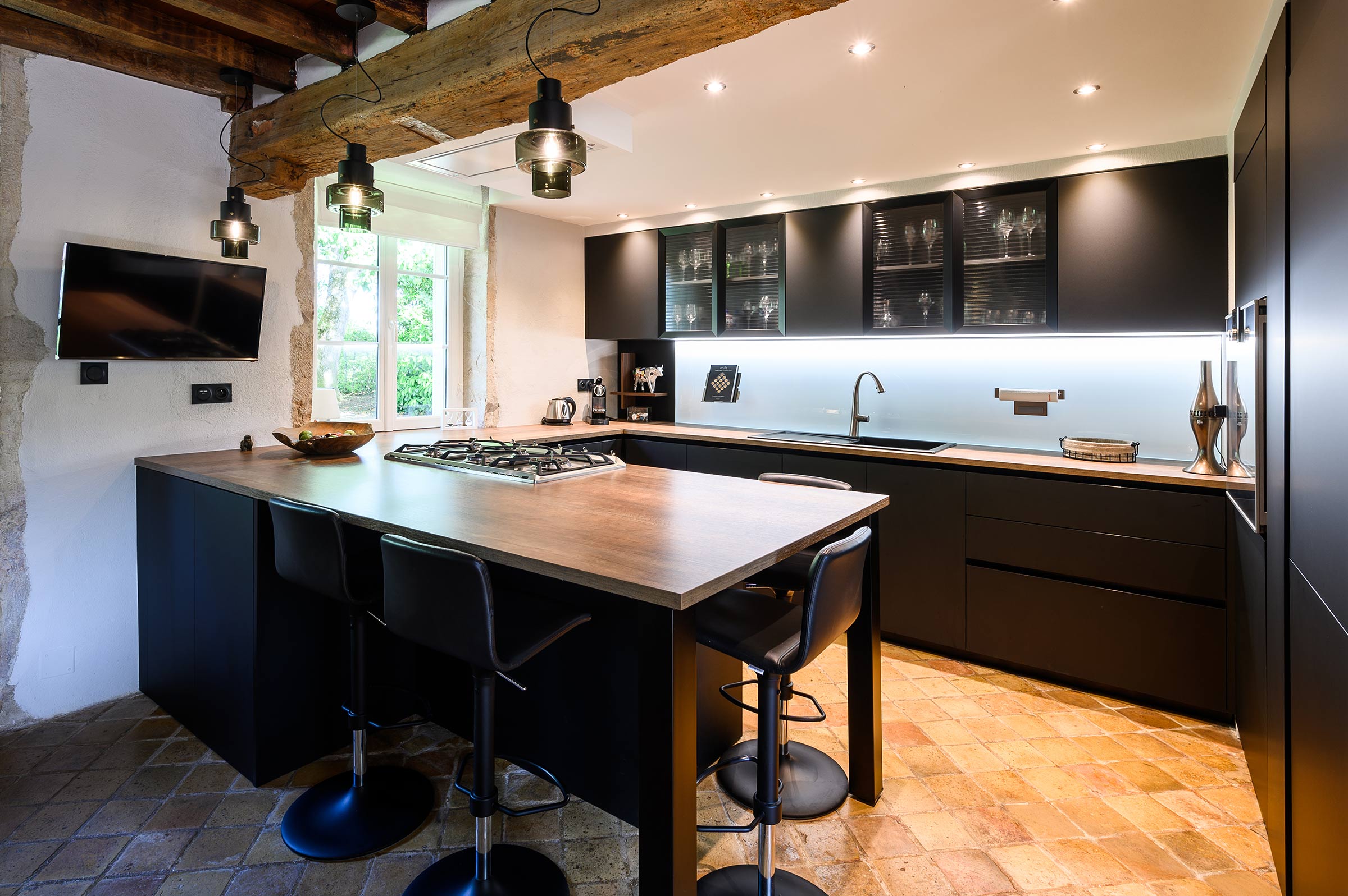 vous souhaitez rénover votre cuisine à frémainville ? découvrez nos conseils, astuces et idées pour transformer votre espace culinaire avec style et fonctionnalité. devis gratuit et accompagnement personnalisé !