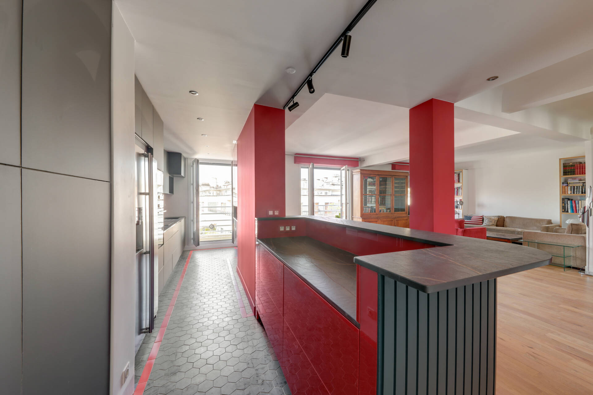 confiez la rénovation de votre cuisine à paris à des experts. services sur mesure, conseils personnalisés et finitions de qualité pour transformer votre espace culinaire.