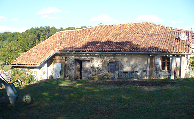 découvrez toutes les astuces et aides disponibles pour rénover votre maison gratuitement : subventions, conseils pratiques et solutions pour rénover sans dépenser.