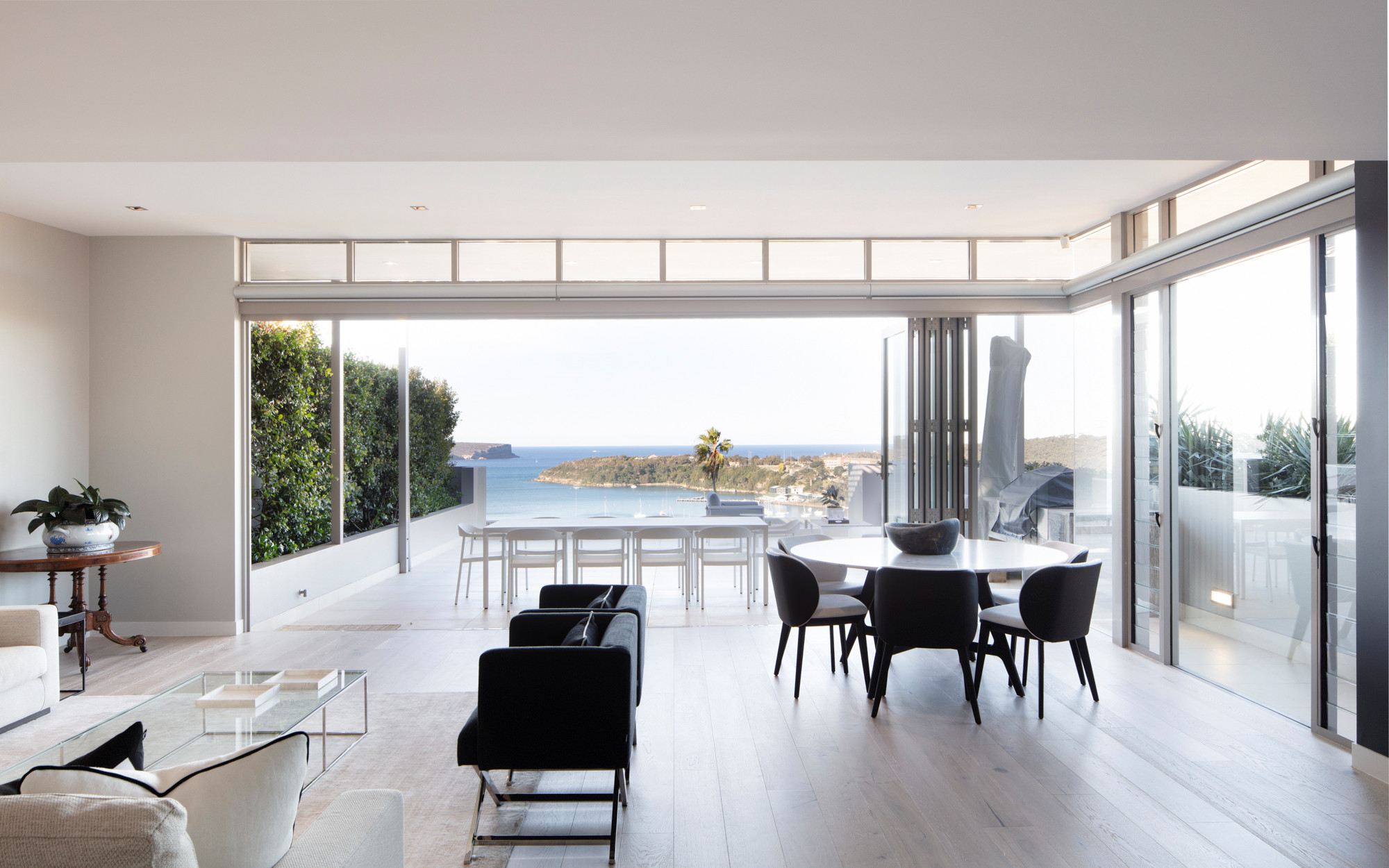 découvrez le rôle essentiel de l'architecte d'intérieur : conception des espaces, choix des matériaux, optimisation de la lumière et harmonie des ambiances pour sublimer chaque intérieur.