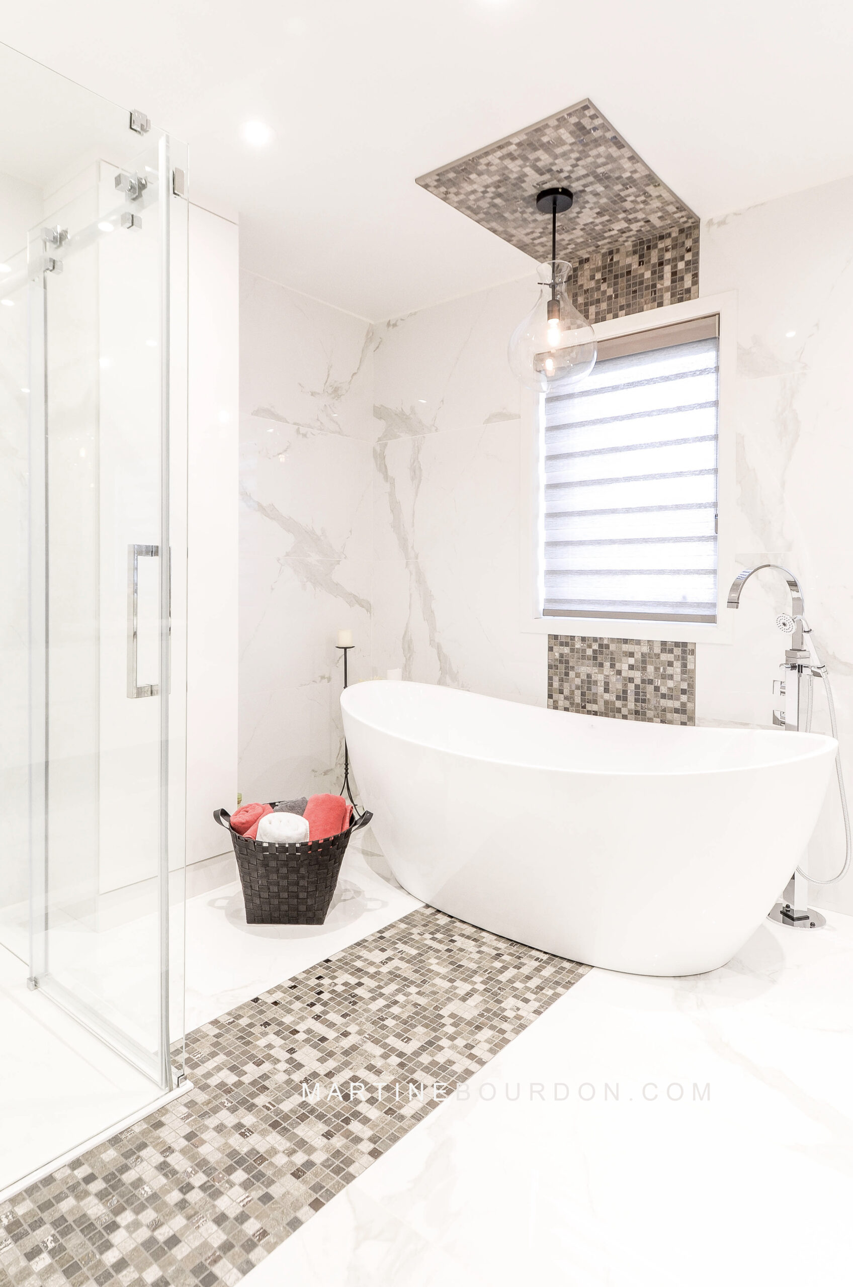 découvrez nos réalisations de salle de bain moderne à boitron : design contemporain, équipements haut de gamme et aménagements personnalisés pour un espace élégant et fonctionnel.