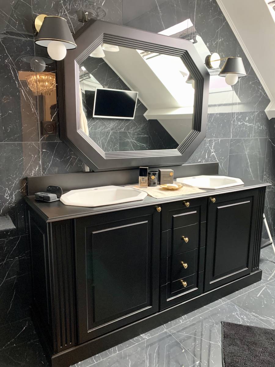 découvrez nos solutions de salle de bain sur-mesure : conception personnalisée, choix de matériaux de qualité et aménagements adaptés à vos envies pour un espace fonctionnel et élégant.