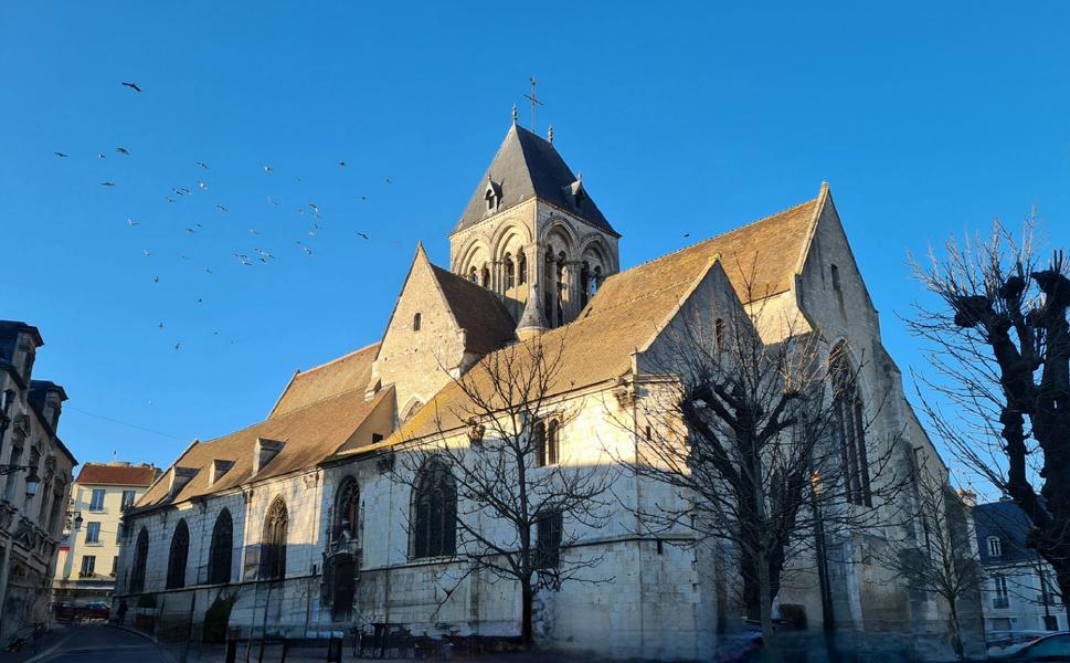 découvrez les secrets d'étampes : son histoire fascinante, ses lieux méconnus, et ses anecdotes insolites pour explorer la ville autrement.