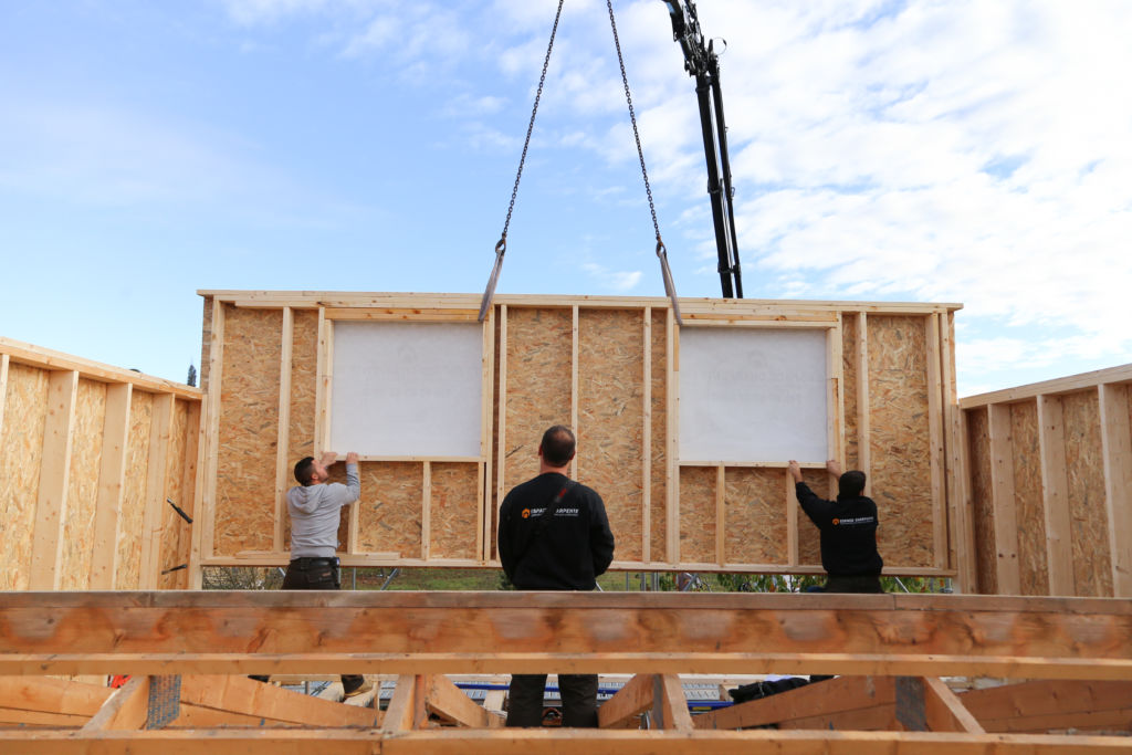 découvrez comment réaliser une surélévation de maison pour gagner de l'espace, augmenter la valeur de votre bien et optimiser votre habitat. conseils, étapes et réglementations expliqués.