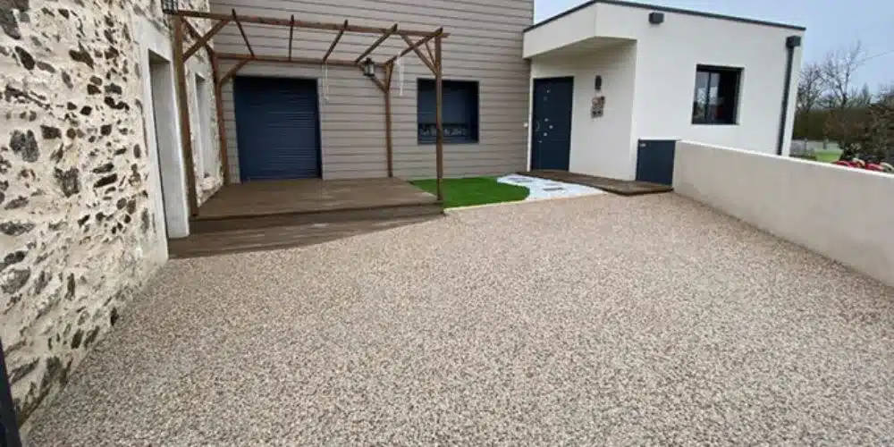 découvrez comment réaliser une terrasse béton durable et esthétique, des conseils de préparation à la finition pour créer un espace extérieur solide et moderne.