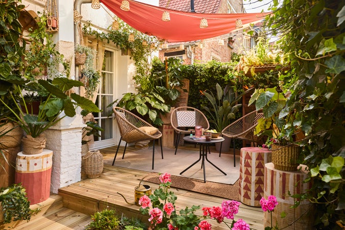 découvrez comment aménager votre terrasse de jardin pour en faire un espace extérieur convivial et agréable. conseils, idées de décoration et inspirations pour profiter pleinement de votre jardin toute l'année.