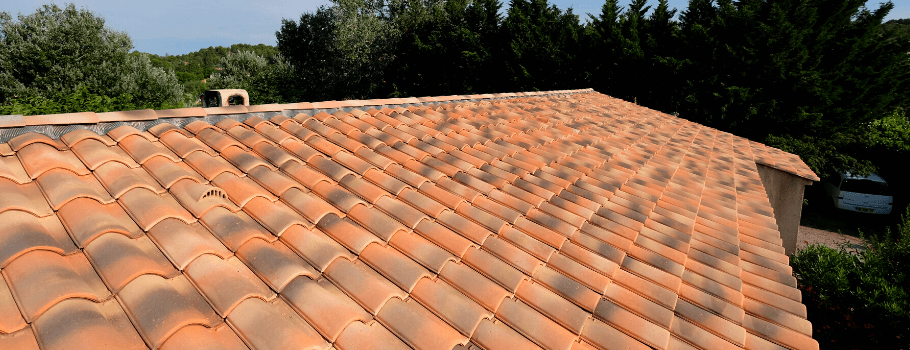 découvrez tout ce qu'il faut savoir sur la toiture : matériaux, entretien, réparations et conseils d'experts pour protéger et valoriser votre maison.