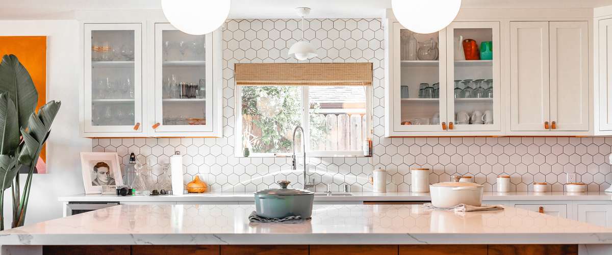 découvrez nos solutions pour la transformation d’armoires en mélaminé : relooking, rénovation et personnalisation pour moderniser votre cuisine à petit prix. conseils et astuces inclus !