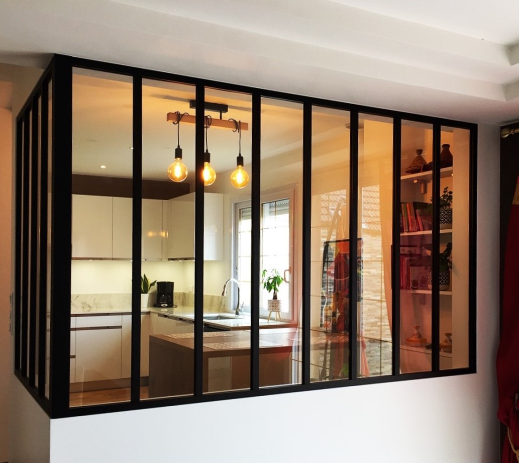 découvrez tout sur la verrière : une solution tendance et élégante pour séparer ou illuminer vos espaces intérieurs tout en apportant du style et de la luminosité à votre maison.