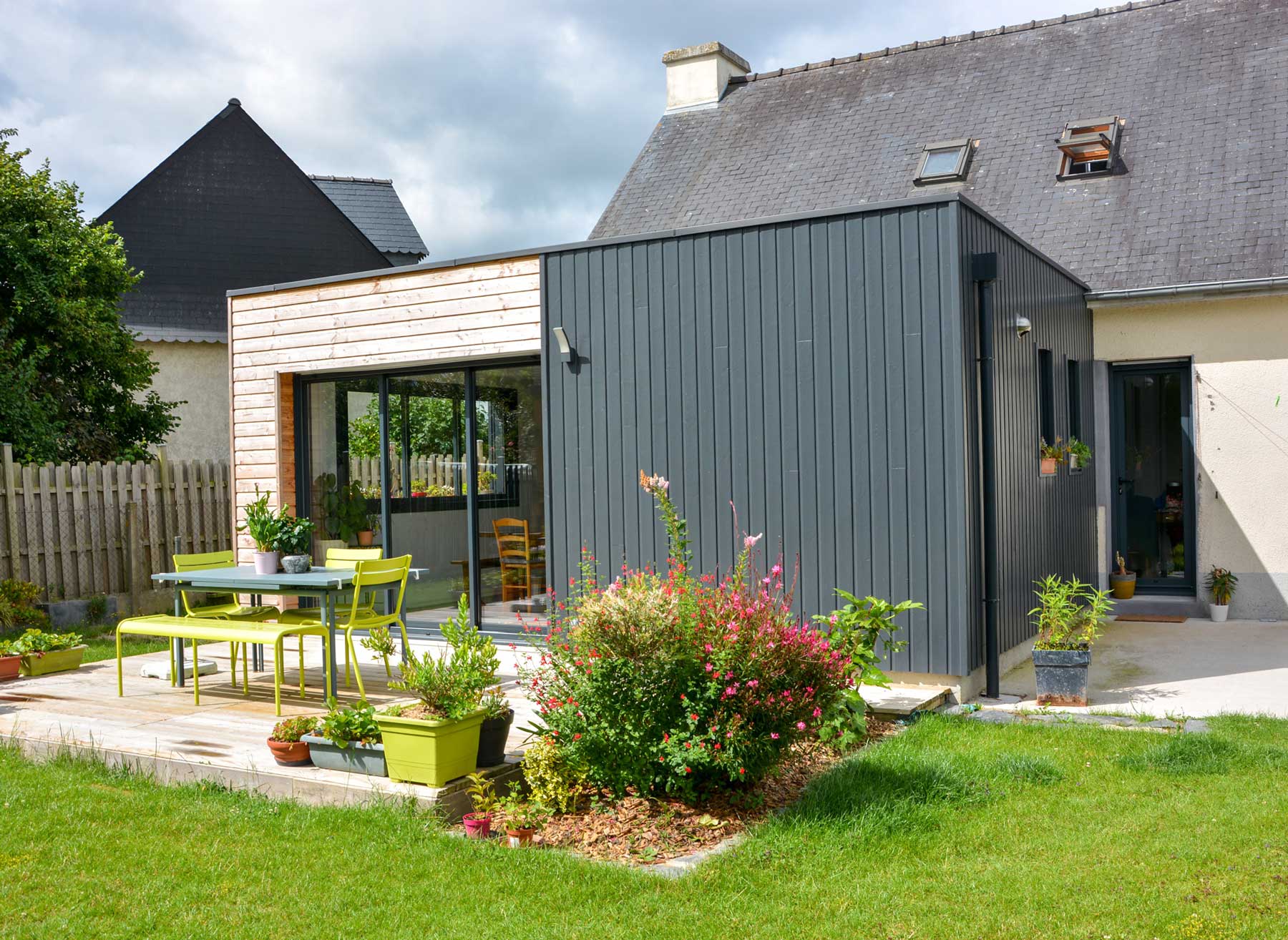 découvrez comment agrandir votre maison avec une extension à ossature bois : conseils, étapes, avantages et inspirations pour un projet durable et esthétique.