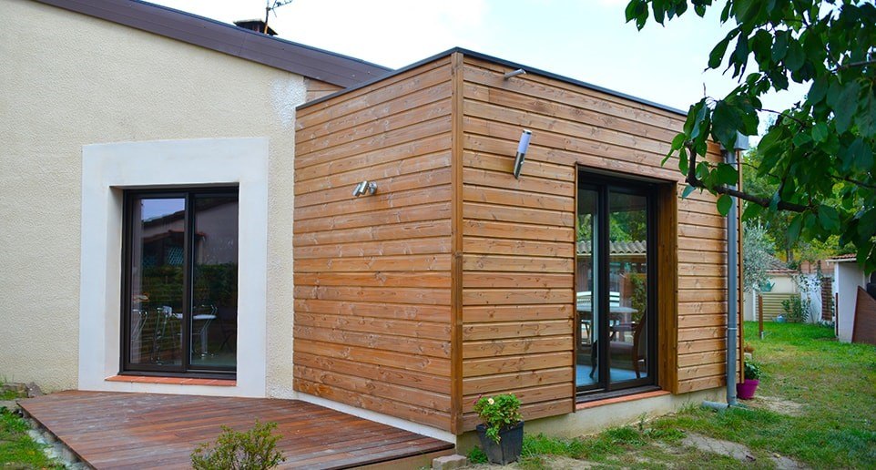 découvrez nos conseils et solutions pour réussir l'agrandissement de votre maison : idées de travaux, démarches administratives, coûts, et erreurs à éviter pour optimiser l'espace et valoriser votre habitat.